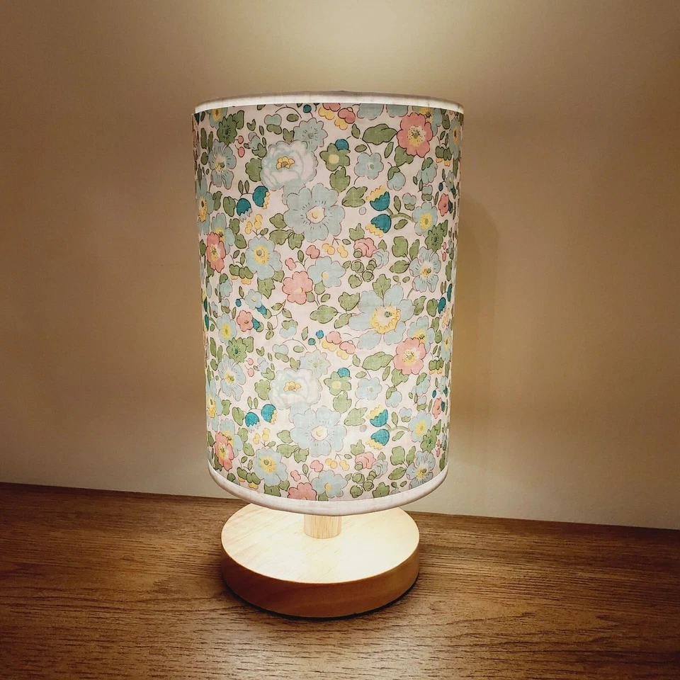 Lámpara de mesa salón, lámpara de tela Liberty of London, hecha a mano en EE. UU., talla pequeña Foto 4 de 4