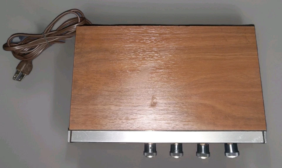 Amplificador estéreo de estado sólido realista SA-101 31-1983 - Liga/não testado - Imagem 4 de 4