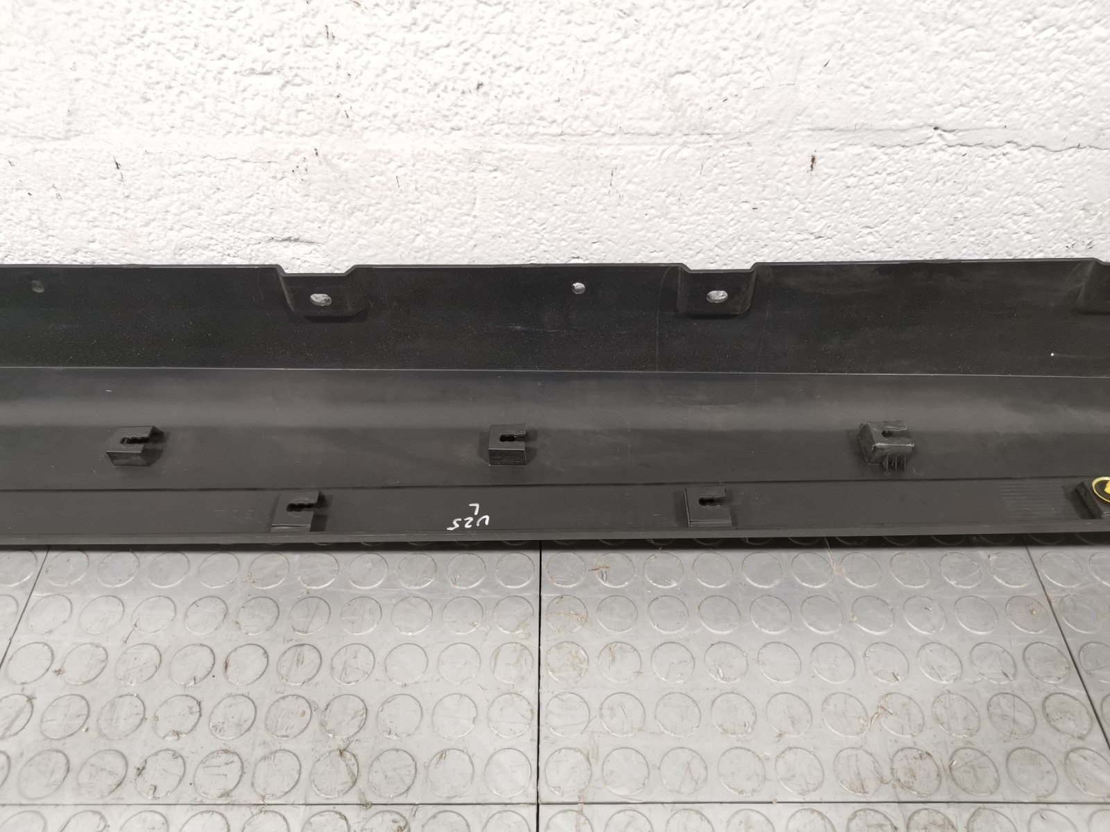 Maserati Levante 2018 AWD 3.0 L Left Driver Side Skirt Rocker Molding OEM