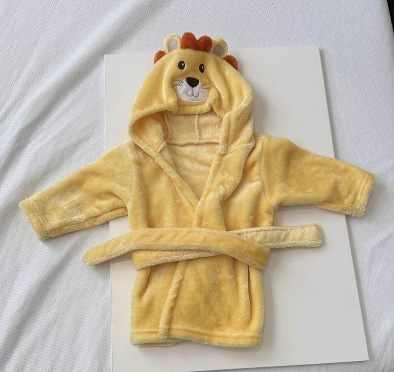 Luvable Friends Lion Plush Baby Bathrobe with Hood  Size 0-9 Months