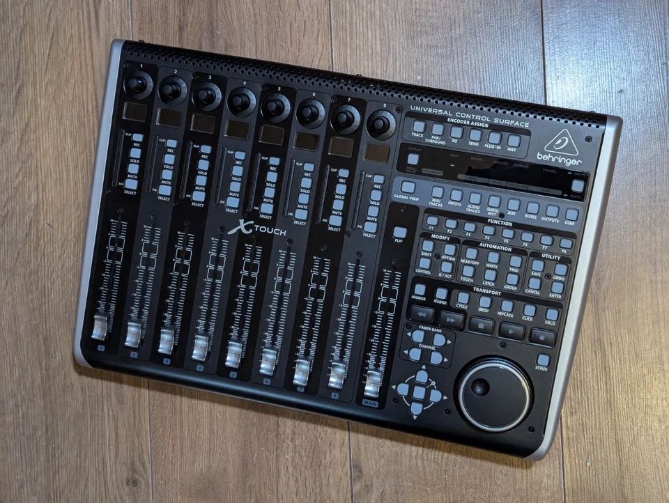 Behringer X-Touch Universal Control Surface 9 Motorfader USB MIDI Interface