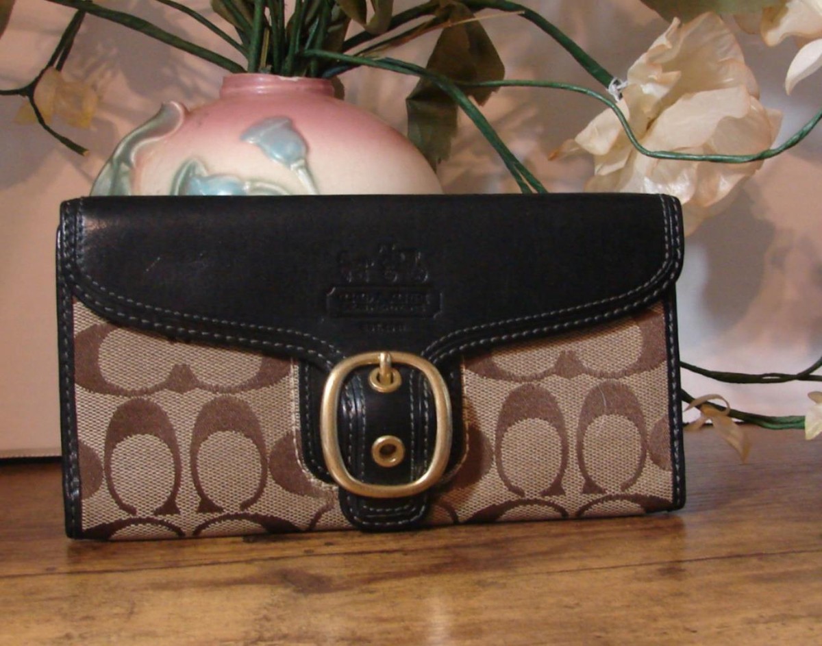 Coach Bleecker Black & Brown Buckle Flap Card ID Bill Zip  display picture 1