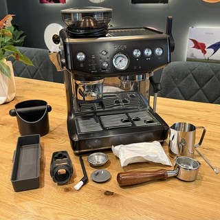 Sage Barista Express Impress Macchina da Caffè Chicco a Tazza Nero con EXTRA (2025)