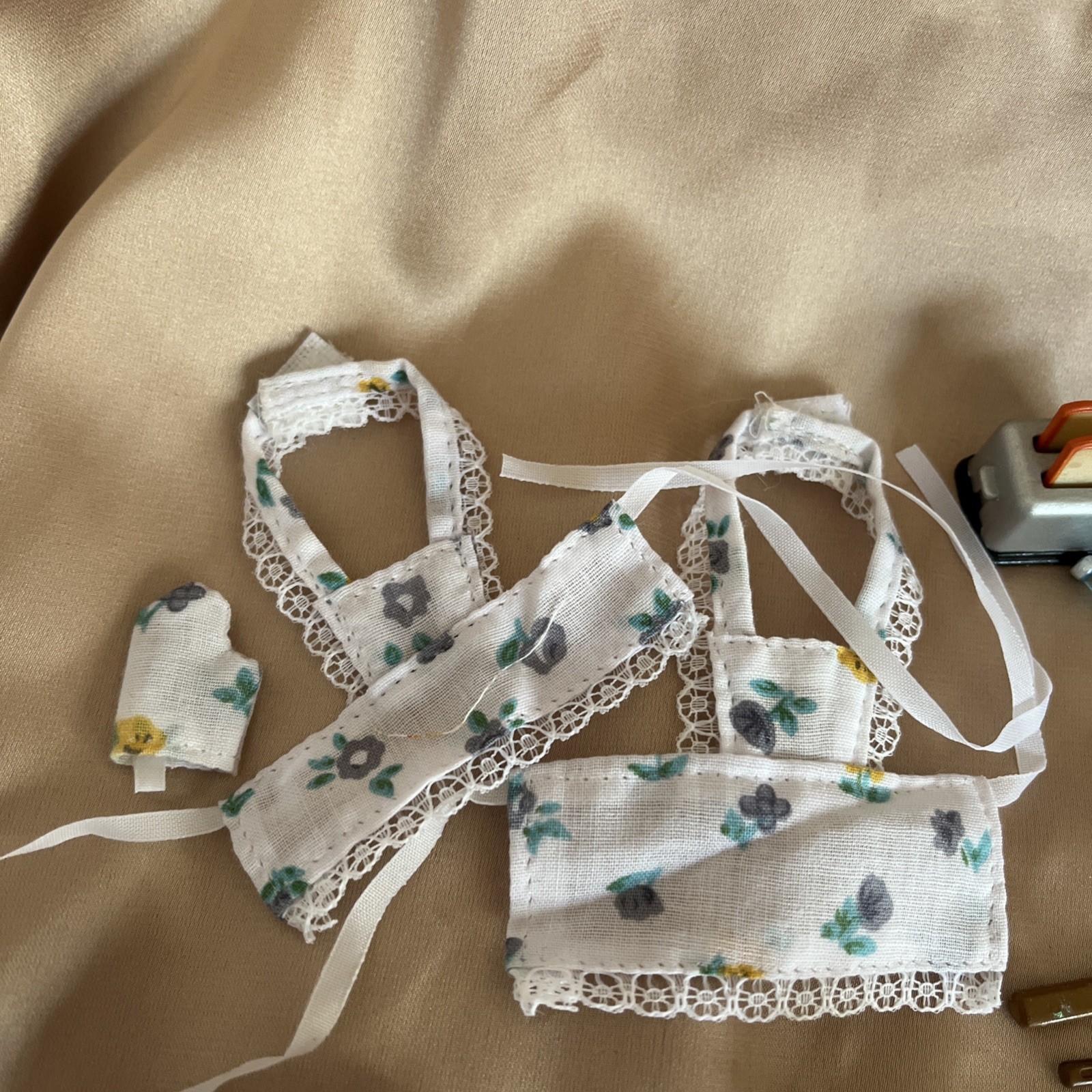 Sylvanian Families Calico Critters Dollhouse Accessories And Clothes