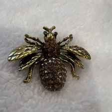 Queen Bee brooch/pin jewelry 1.5”x1.5” W/Amber Rhinestones Beautiful