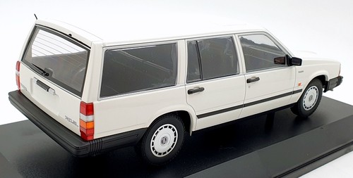 Minichamps 1/18 Scale 155 171772 Volvo 740 GL Break 1986 - White - Picture 2 of 5