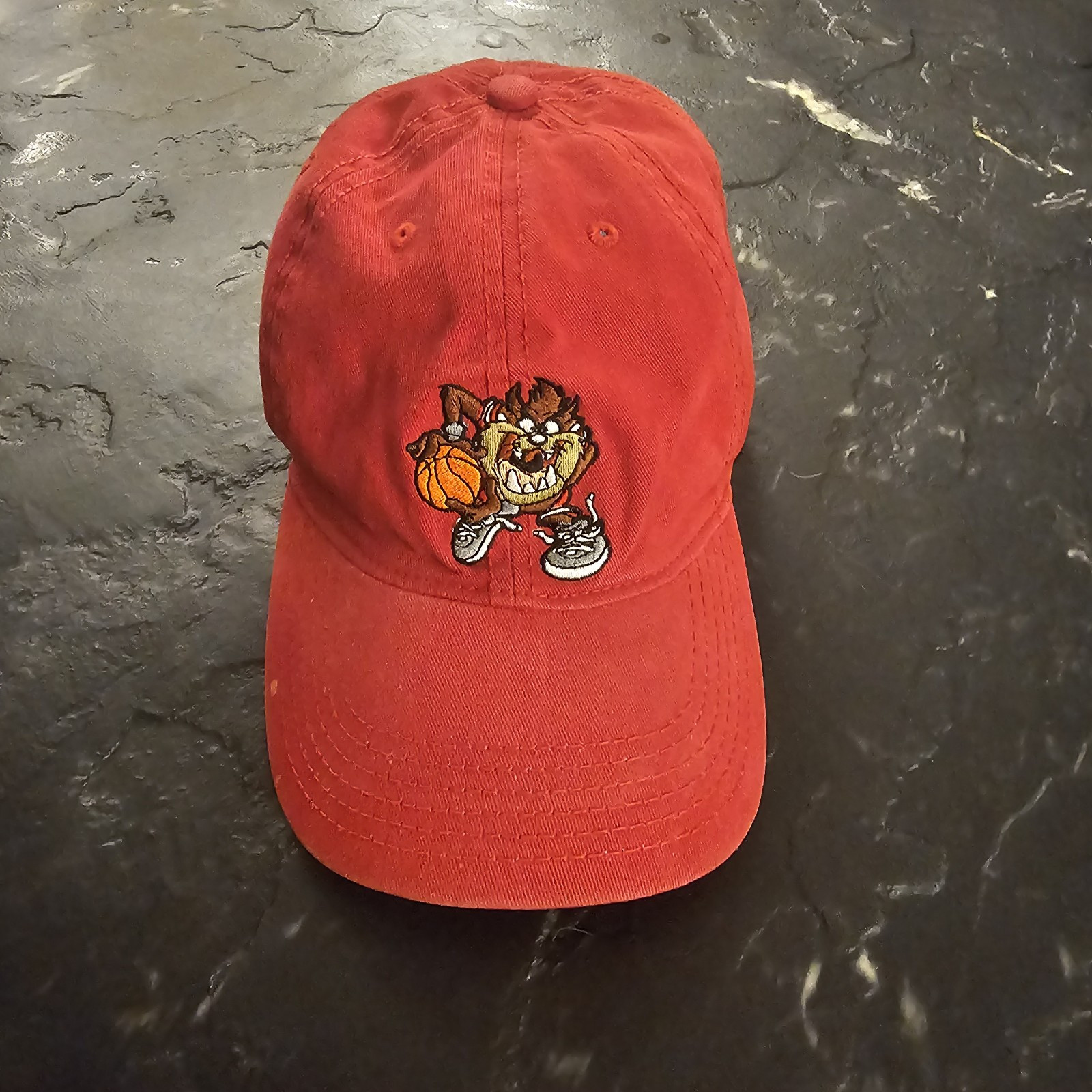 Looney Tunes Vintage 90s Taz Tasmanian Devil Strapback Dad cap hat Red OSFM