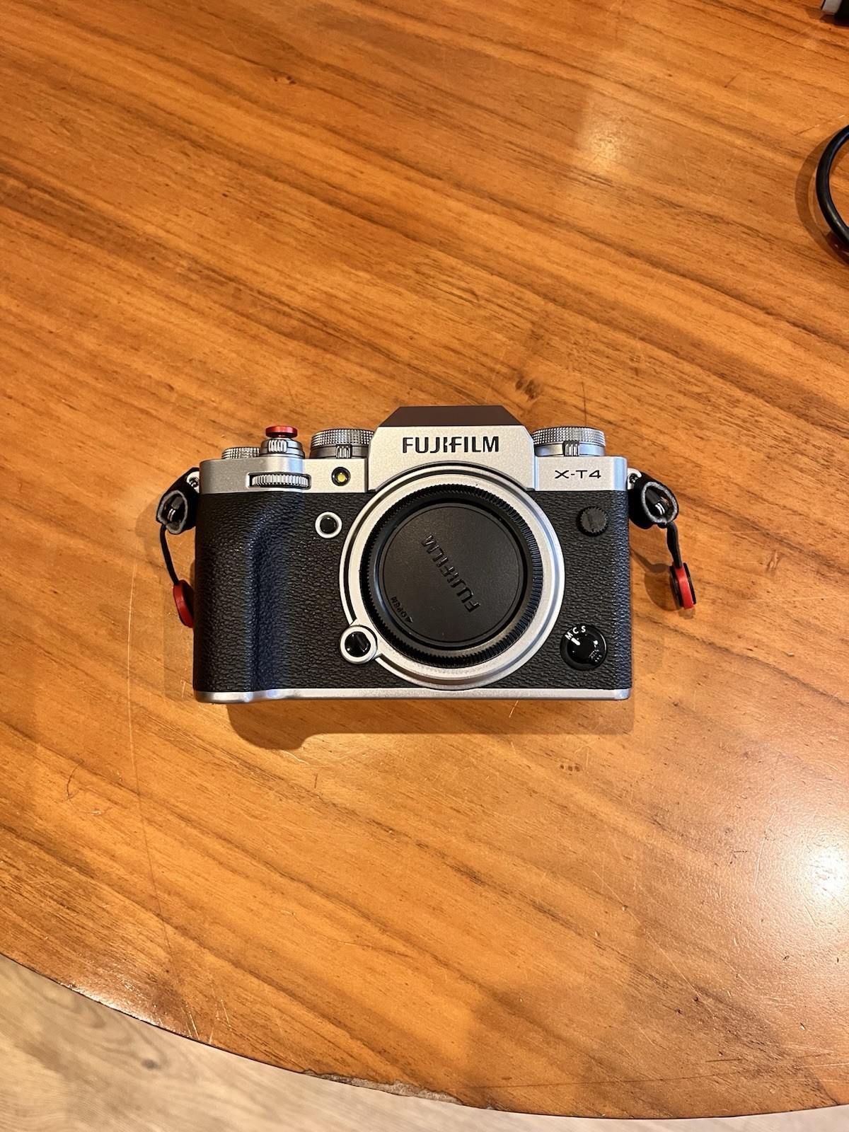 Fujifilm XT4 (Silver) 