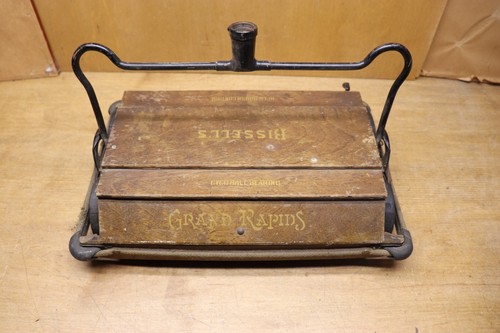 Vintage Antique Bissell's Grand Rapids Wood Carpet Sweeper - Picture 4 of 10