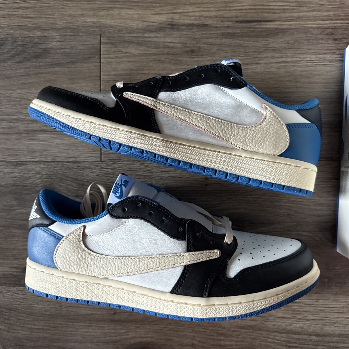 dunk low travis fragment