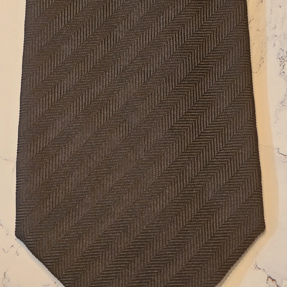 Gravata masculina PRADA MILANO PRETA/DOURADA SEDA 3D C 3,75" L X 57" FEITA NA ITÁLIA - Imagem 4 de 4