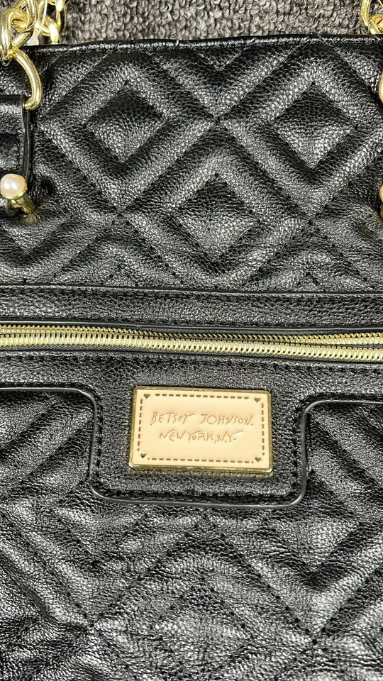 Betsey Johnson Snap Trap Tote With Pouch Shoulder Bag Black White Faux Leather - Image 4 of 4