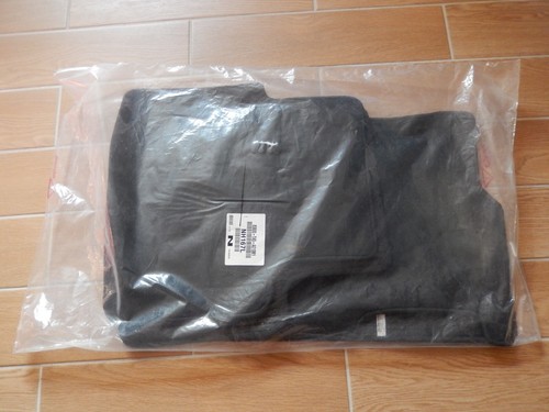OEM Honda CR-V 2012-2016 Black Carpet Floor Mats P/N 83600-T0G-A010-M1 NH167L - Picture 2 of 2