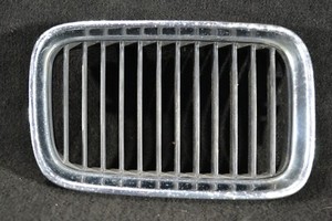 BMW E36 Kühlergrill Frontgrill Grill Niere rechts 8122238 (#25)