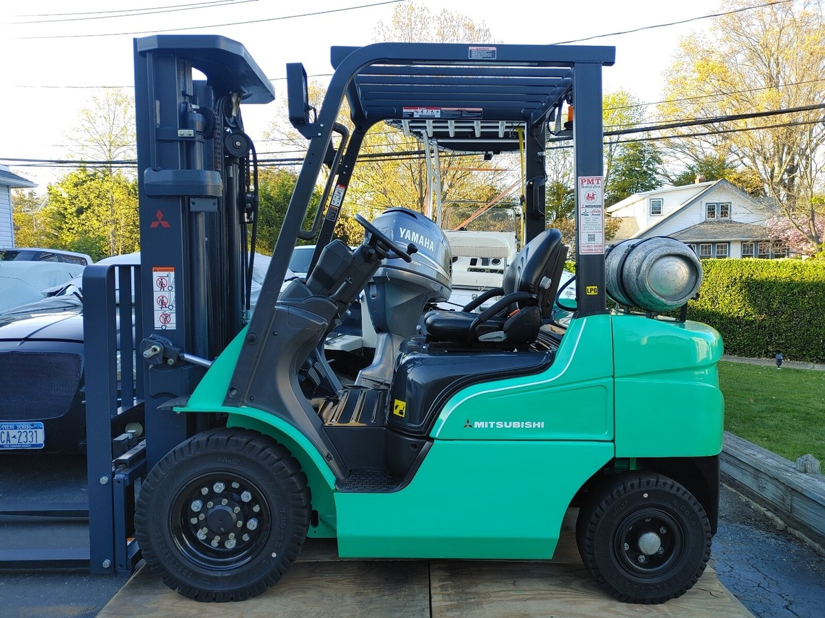 Mitsubishi CAT Caterpillar FG25N 5,000LB Pneumatic Forklift