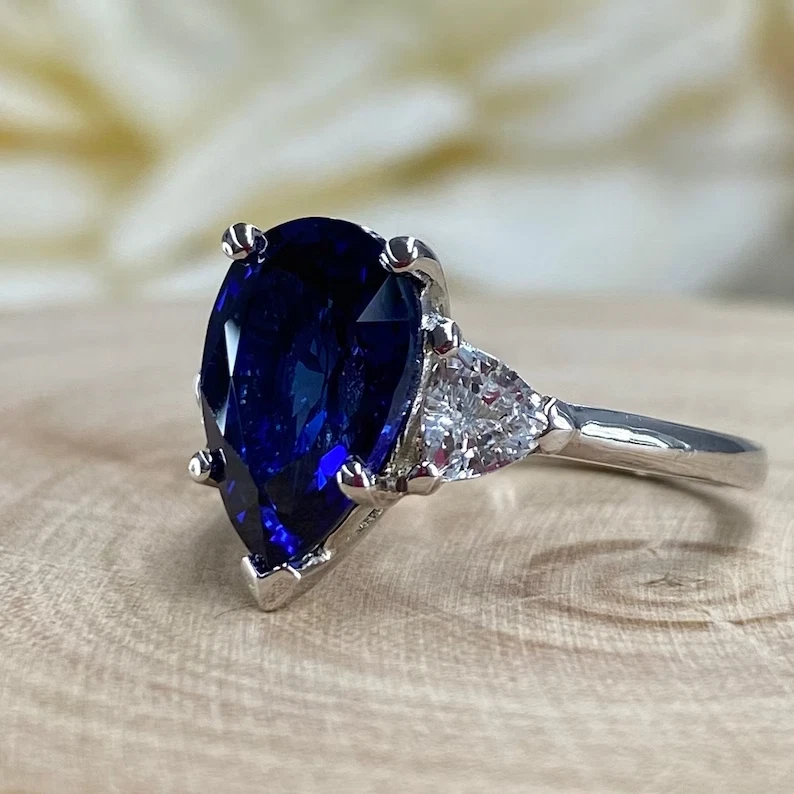 Anillo de compromiso de diamantes y zafiros naturales talla pera de 7,30 quilates platino 950 6 7 Foto 3 de 4