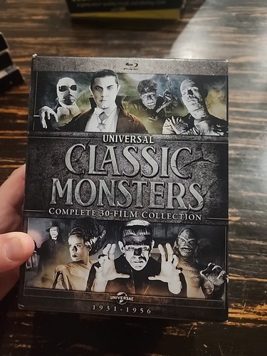 Universal Studios Universal Classic Monsters: Complete 30-Film Collection WORKS - 第 1/12 張圖片