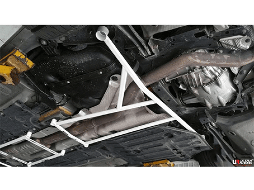 Barra inferior trasera Ultra Racing para Volvo XC90 T8 2.0 4x4 2014 (híbrido de doble carga) - Imagen 1 de 6