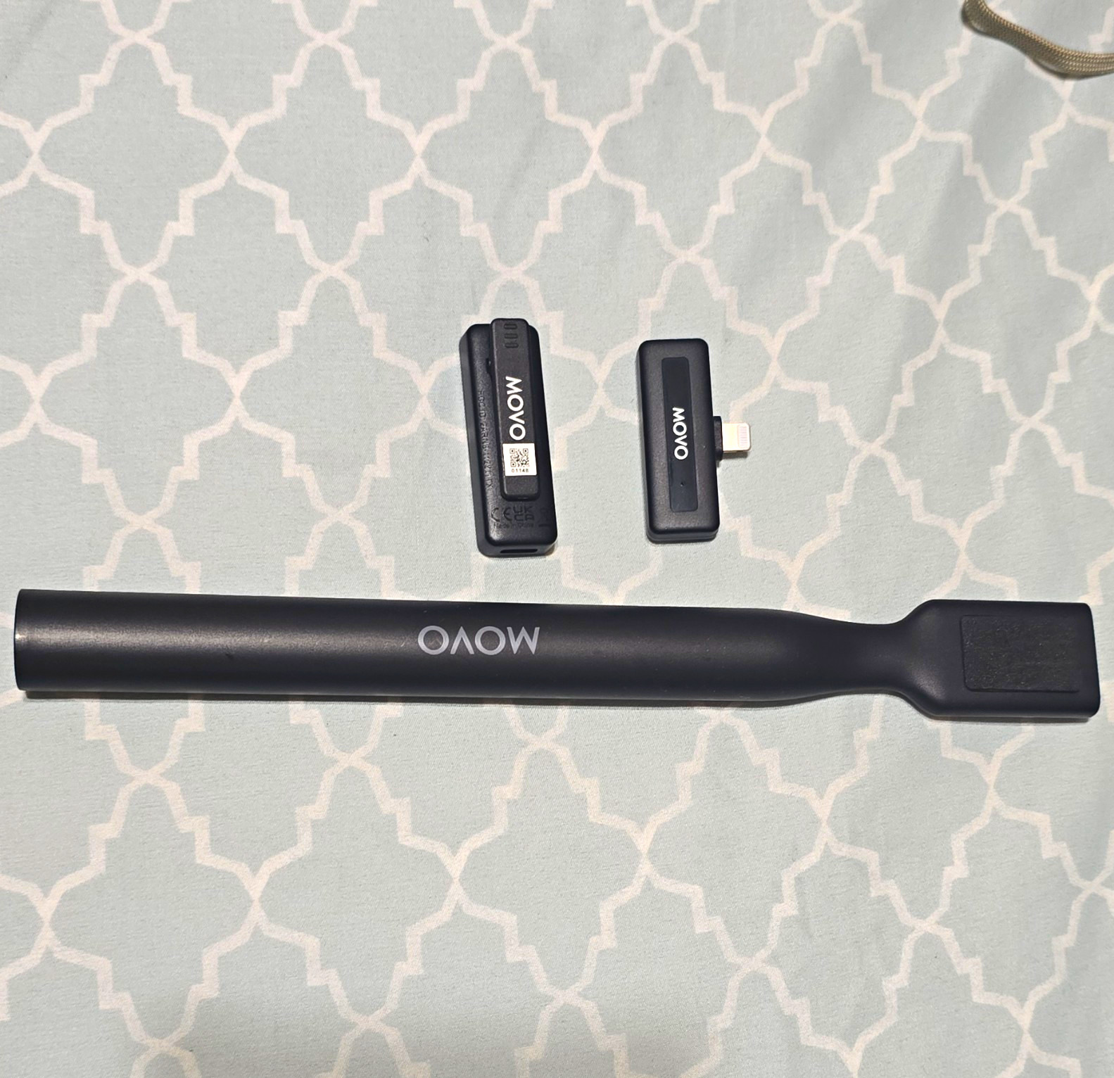 Movo Wireless Mini Lavalier Mic w/ Lightning Receiver Transmitter Black