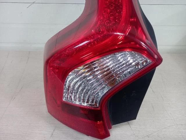 Volvo V60 D4 2015 luz trasera izquierda 31395928 Foto 4 de 4