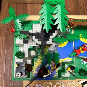 LEGO Enchanted Island 6278 99.99% Complete Missing Legs W/ 9/10 Manual Rare!