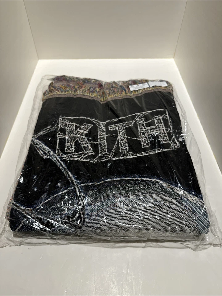 Manta tapiz Kith Spider Man Marvel en mano lista para enviar Foto 4 de 4