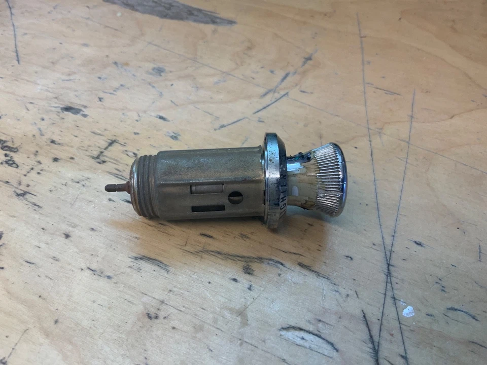 1968 Pontiac GTO LeMans点烟器 — 第 2/4 张图片