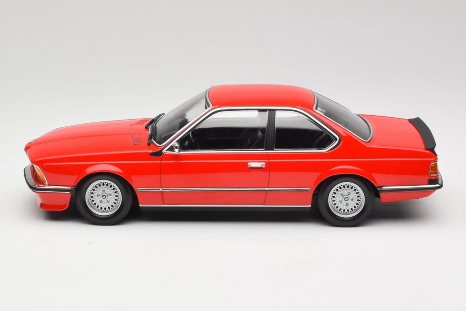 80435B5D026 BMW E24 635 CSi Red Dealer Edition Minichamps 1/18 - Image 3 of 4