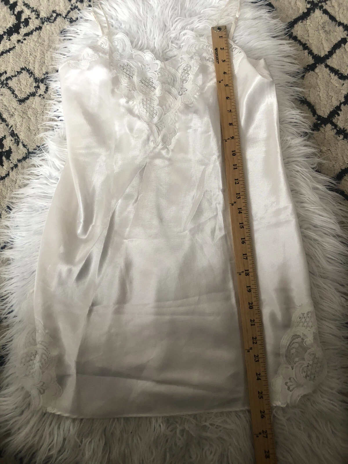 UNDERCOVER Piccolo abito vintage Victoria's Secret slip raso pizzo da notte avorio regolabile. Y