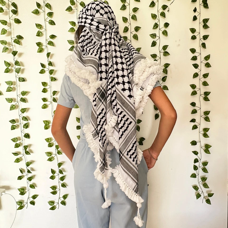 Bufanda/keffiyeh palestina con flecos hechos a mano y medalla intercambiable Foto 4 de 4