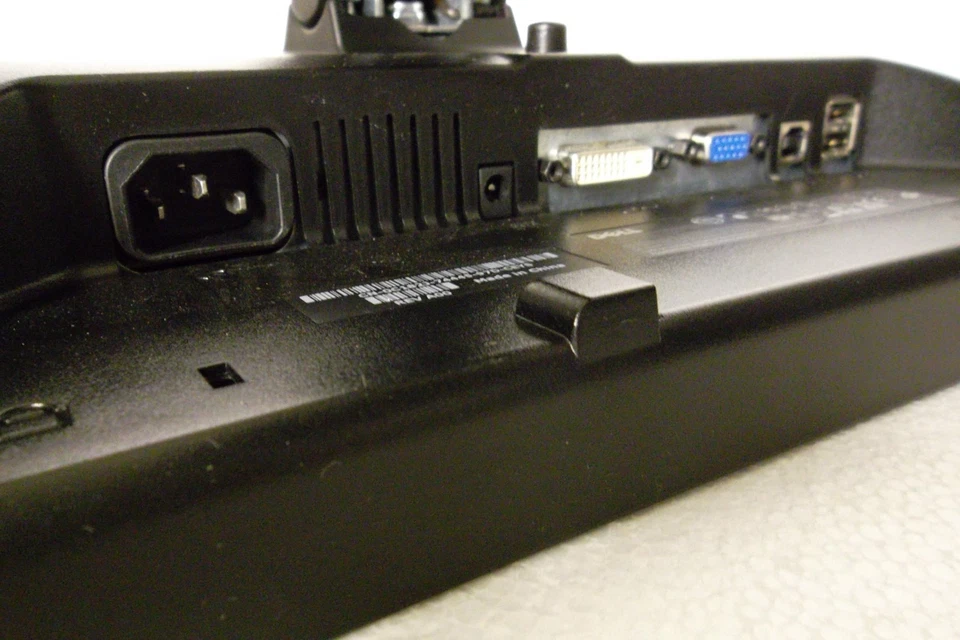 LOT-4 Dell 17" Monitor BLACK w/4-Ports USB Hub DVI VGA P170Sf 1708FP C182J C2JMK - Image 3 of 4