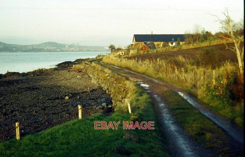 PHOTO BALMERINO THE VILLAGE STREET IN BALMERINO PETERS OUT INTO THIS TRACK WHIC - 第 1/1 張圖片