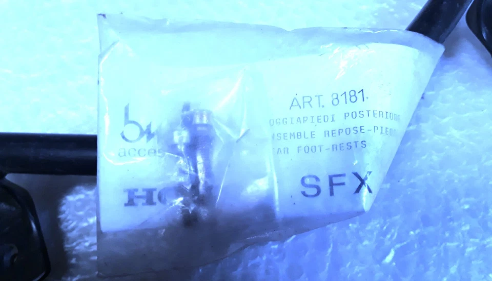 CALES PIEDS PASSAGER BUZZETTI POUR SCOOTER DE COLLECTION HONDA 50 SFX  - Photo 2/2