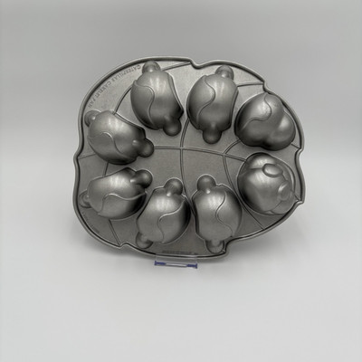 Nordic Ware Caterpillar Cakelet Baking Pull Apart Mini Cake Pan