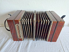 antikes Bandonion mit schöner Verzierung