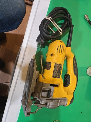 #ad DeWalt VS Orbital Jigsaw 1quot; Stroke DW331 Works Great C $69.99