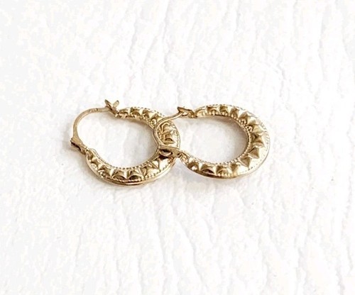 10k Yellow Gold Dimond Cut Hoop Earrings Textured .75" .43g - Picture 2 of 7