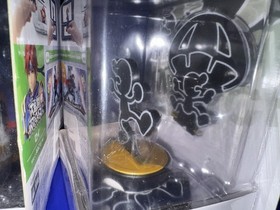 Lot of 2 Super Smash Bros/Fire Emblem Amiibos: Roy & Mr Game & Watch  (Sealed)