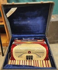 Vintage Sinola Italy Rivoli Little Maestro Piano Accordion With Case + 4 Books