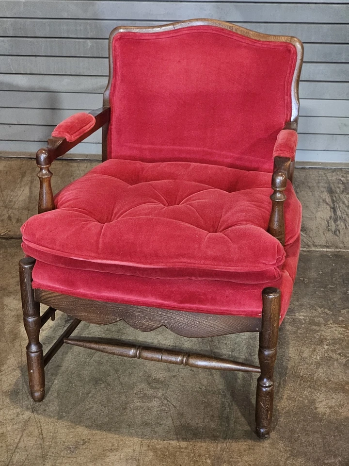 PAR DE Sillones de Campo Franceses Ethan Allen Nogal Tufted Tela Terciopelo Rojo Foto 4 de 4