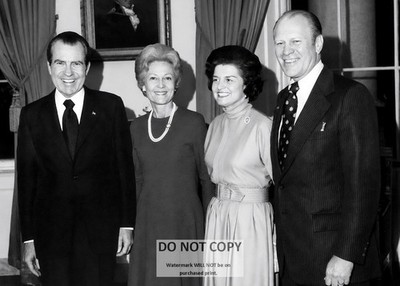 5X7 PHOTO - PRESIDENT RICHARD NIXON WITH REPRESENTATIVE GERALD FORD (AA-008)
