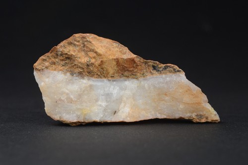 JH23223 Carpathite / Karpatite in Quartz 4th of July Mine, CA - Imagen 2 de 2