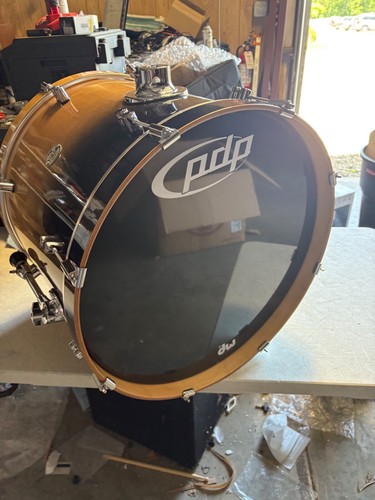 pdp concept maple 22 x 18 all maple bass drum, natural to black fade - Picture 4 of 6