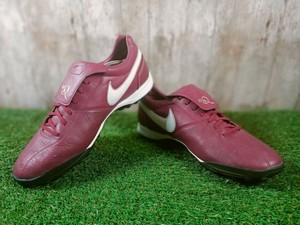 ronaldinho shoes gold