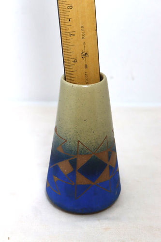Small Sioux Pottery Vase Signed Swift Eagle 5.5"High - Picture 5 of 6