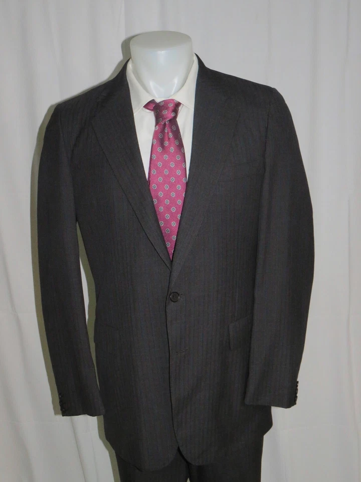 Traje Chester Barrie Hecho a Mano Vintage Gris Rayas Frente Plano Dos Botones 41L Foto 3 de 4