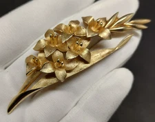 Vintage Trifari Signed Gold Tone Gladiolus Flower Pin Brooch Birth Month