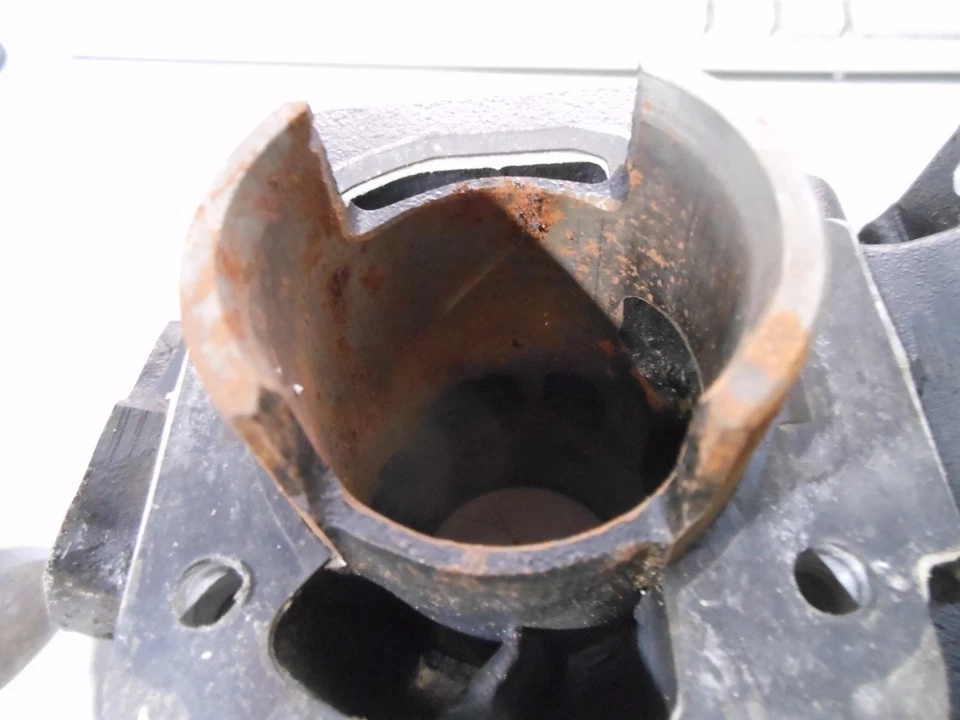 Cilindro derecho Yamaha OEM 1975-1976 RD125 396-11321-03 Foto 4 de 4