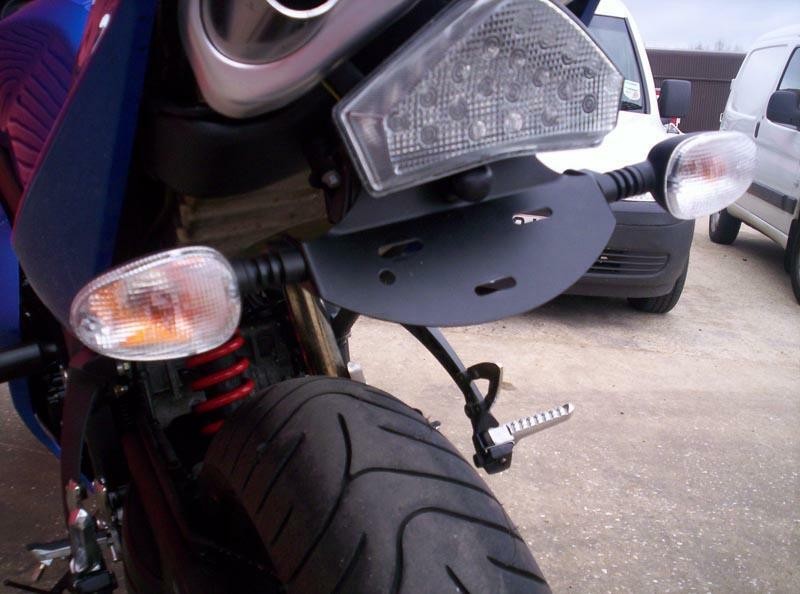 Support de plaque Triumph Sprint ST 1050 R&G Racing noir avec éclairage LED