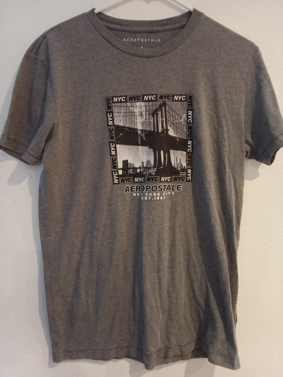 Vintage Y2K Aeropostale T-shirt For Men's Size Small